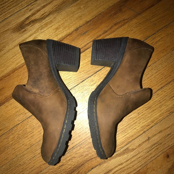 BOC Born Brown Oiled Leather Round Toe Pumps - Picture 4 of 7